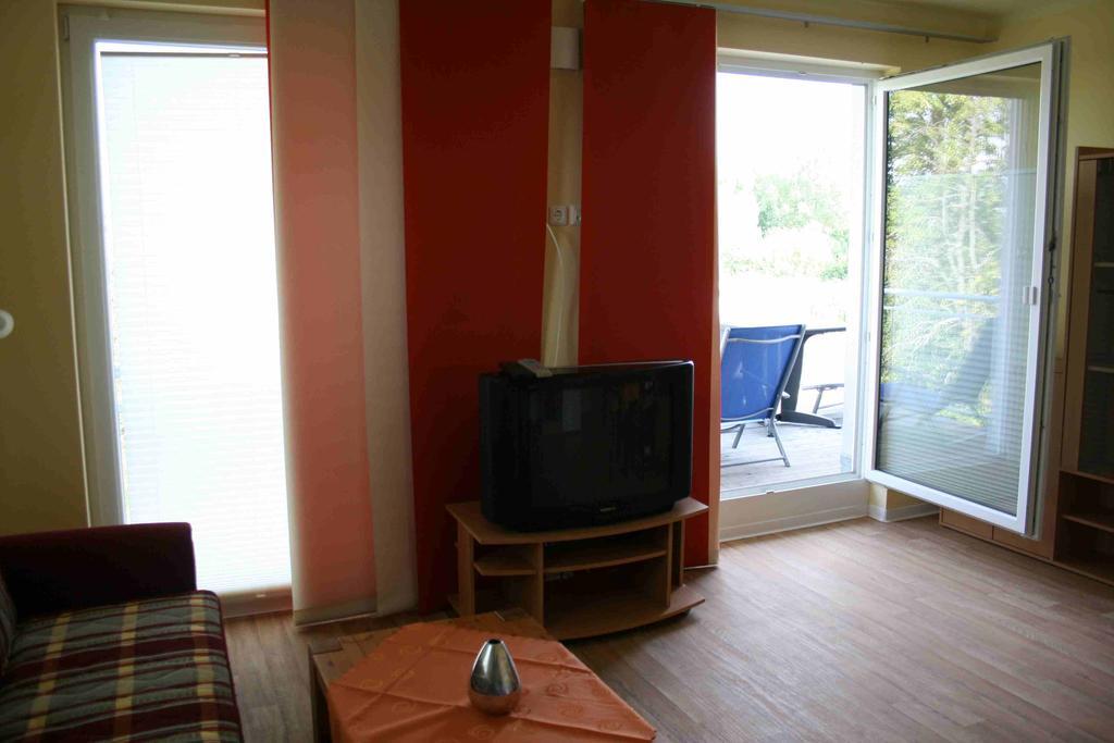Uebernachtung Bei Michael - Ferienwohnung Rostock Exterior foto